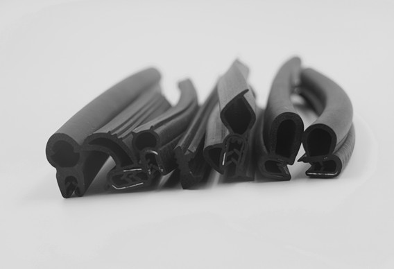 Automotive rubber seal strip